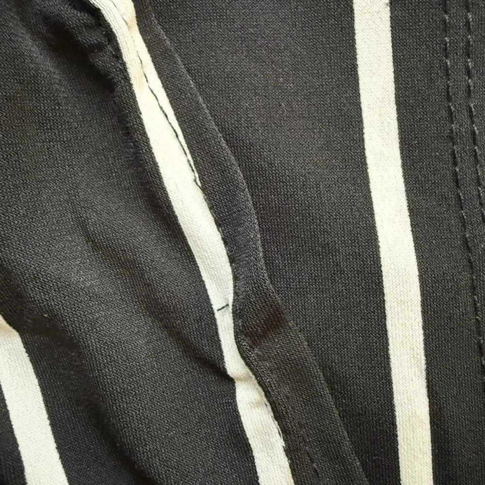Retro Y2K Black and White Classic Striped Women's Top Size M Minimalist Casual - Picture 6 of 10